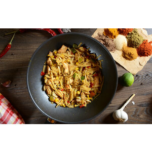 Babi ketjap bami goreng & kroepoek