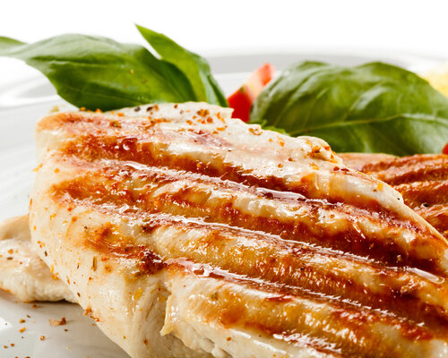 Kipfilet met jus, andijvie a la creme en gekookte aardappels