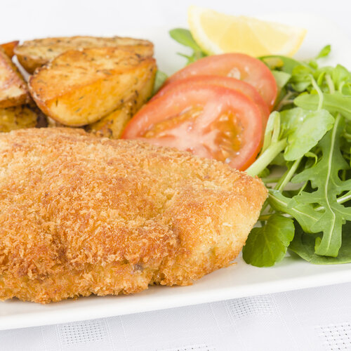 Kip cordon bleu met jus, prei met groentensaus en gekookte aardappels