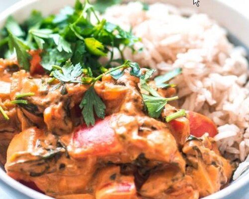 Boeuff Stroganoff met doperwten en zilvervliesrijst