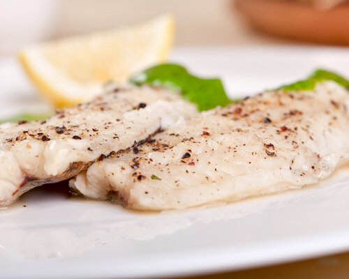 Grouper (vis) in tomatensaus, dopererwten & rijst