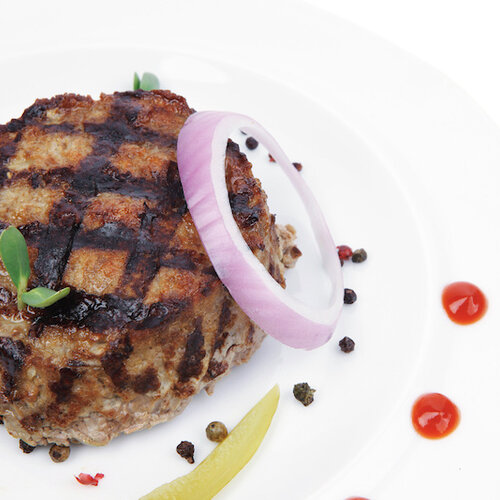 Wildburger met cranberrysaus, haricot verts met spekjes & aardappeltaartje
