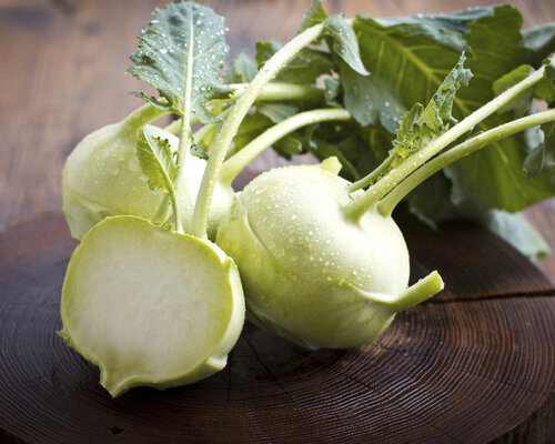 Rundergehaktbal met jus, koolrabi en aardappelpuree