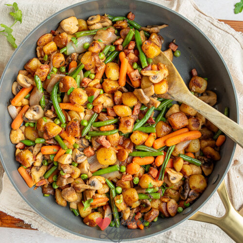 Kippenpoot met Bonne Femme (doperwt, wortel, champignon, krieltjes & spekjes)
