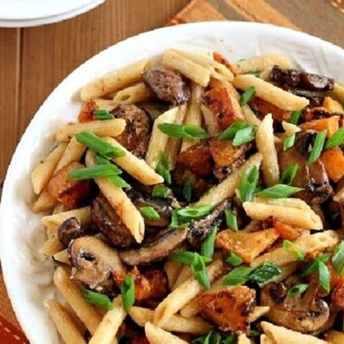 Shaslickschotel (varkensvlees met paprika, champignon & ui) met penne pasta