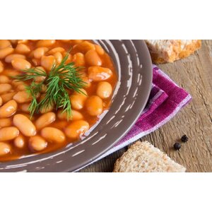 Curryworst, witte bonen in tomatensaus & puree