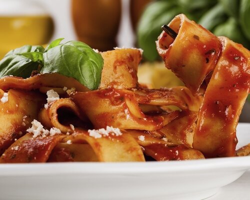 Italiaanse Bolognese saus met penne pasta