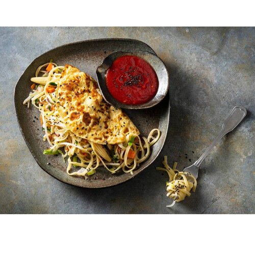 VEGA Omelet met Foe Yong Hai & bami Goreng VEGA Omelet met Foe Yong Hai & bami Goreng