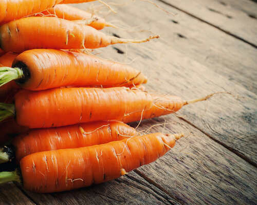 VEGA groenteballetjes met dillesaus, baby wortelen en gebakken aardappels