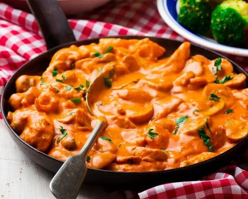 Butterchicken (kip in romige tomatensaus) met witte rijst