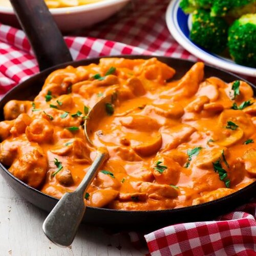 Butterchicken (kip in romige tomatensaus) met witte rijst