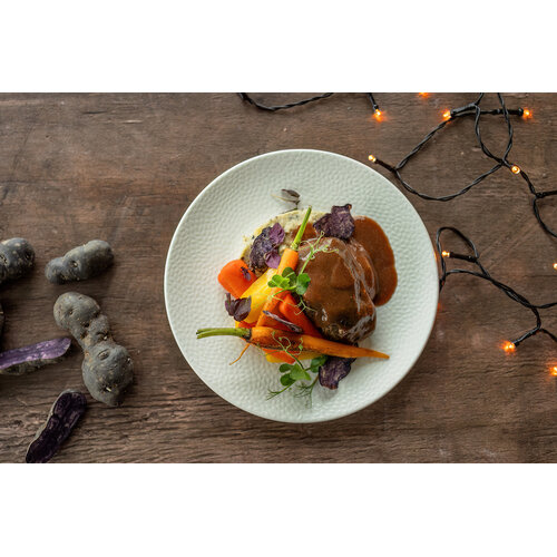 Hertensucade, worteltjes & truffelpuree Hertensucade, worteltjes & truffelpuree