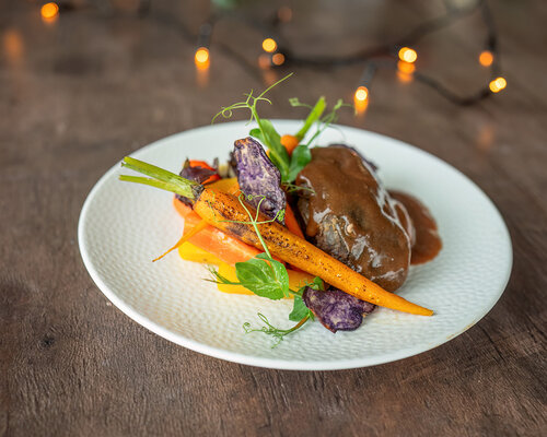 Veluwse wildburger met cranberrysaus, rode kool & pommes duchesse