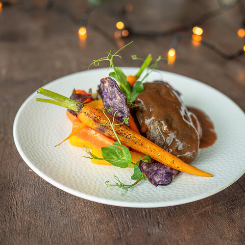 Veluwse wildburger met cranberrysaus, rode kool & pommes duchesse