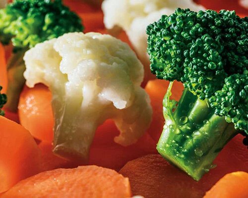 Stroganoffburger met stroganoffsaus, frisse tuinmix en gebakken aardappels