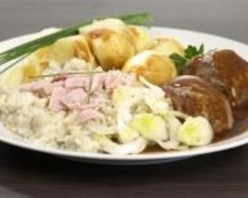 Procureurlapje met jus, witlof a la creme en gekookte aardappels