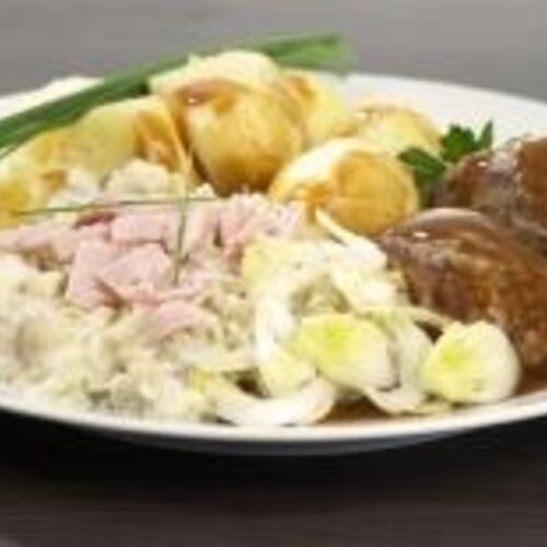 Procureurlapje met jus, witlof a la creme en gekookte aardappels