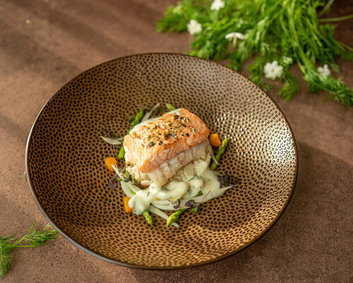 3 gangenmenu: Kip-asperge salade-Duo vis van Heek en zalm met dillesaus, venkelrisotto met citroen - Paasmousse