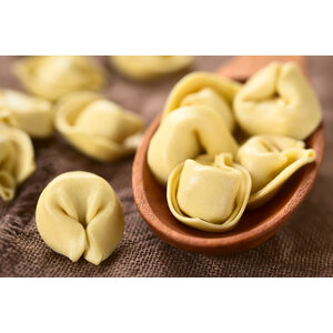 Tortellini met Napolitanasaus en geraspte kaas