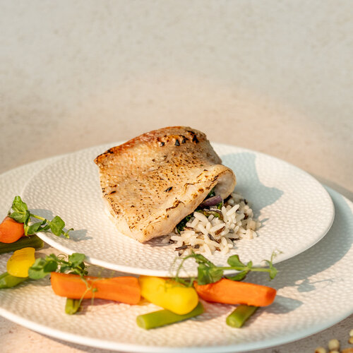 Roodbaarsfilet met tomaten/pestosaus, wortel rustica en wilde rijst
