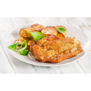 Zigeunerschnitzel, doperwten en gebakken aardappel