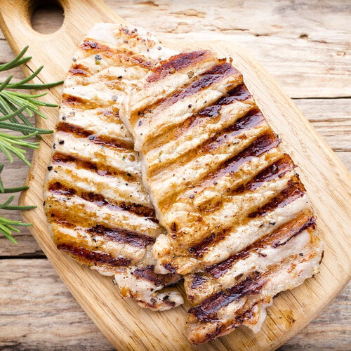 Varkensfiletlapje met jus, doperwten en aardappelpuree Varkensfiletlapje met jus, doperwten en aardappelpuree