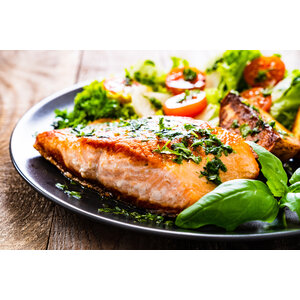 Maaltijdsalade: aardappel, warm gerookte zalm, komkommer (KOUD GERECHT) Maaltijdsalade: aardappel, warm gerookte zalm, komkommer (KOUD GERECHT)
