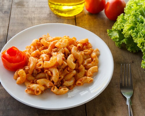 VEGA Macaroni (volkoren) met pompoen/spinaziesaus