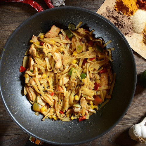 Vegetarische kipsaté bami goreng met ei IDDSI-5 - Gemalen Vegetarische kipsaté bami goreng met ei IDDSI-5 - Gemalen