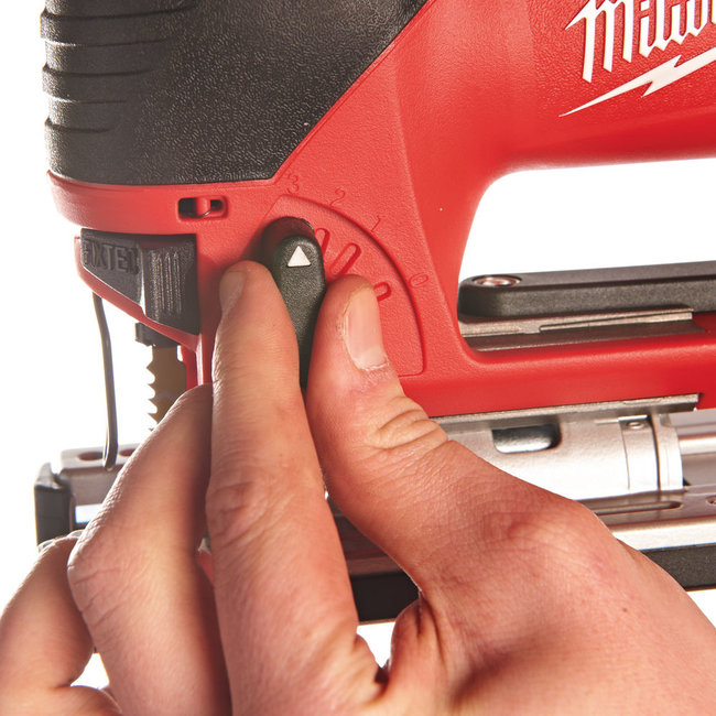 Milwaukee Decoupeerzaagmachine JS120X