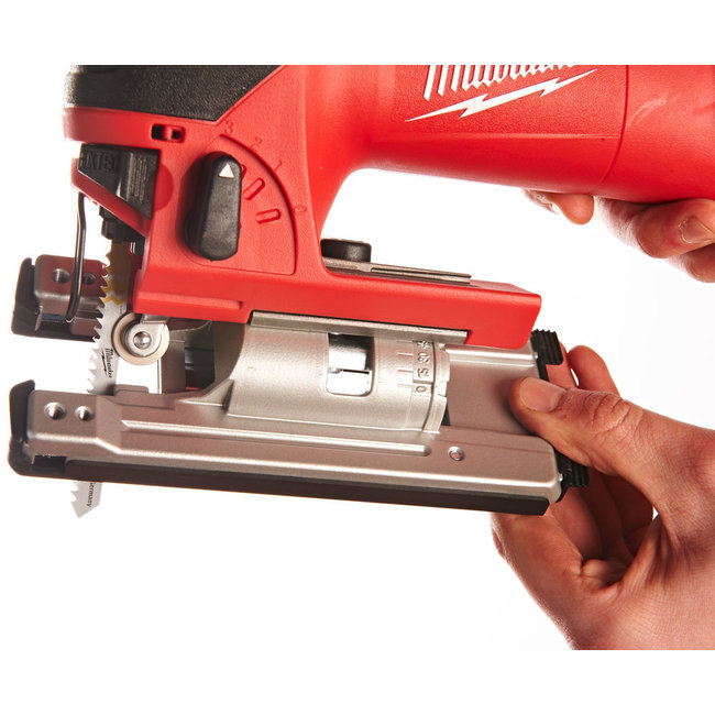 Milwaukee Decoupeerzaagmachine JS120X