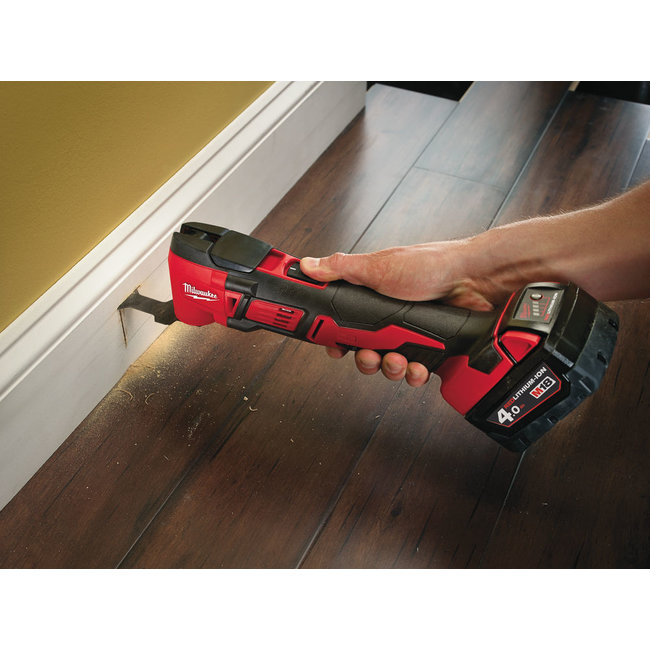 Milwaukee M18BMT-421C compact multitool