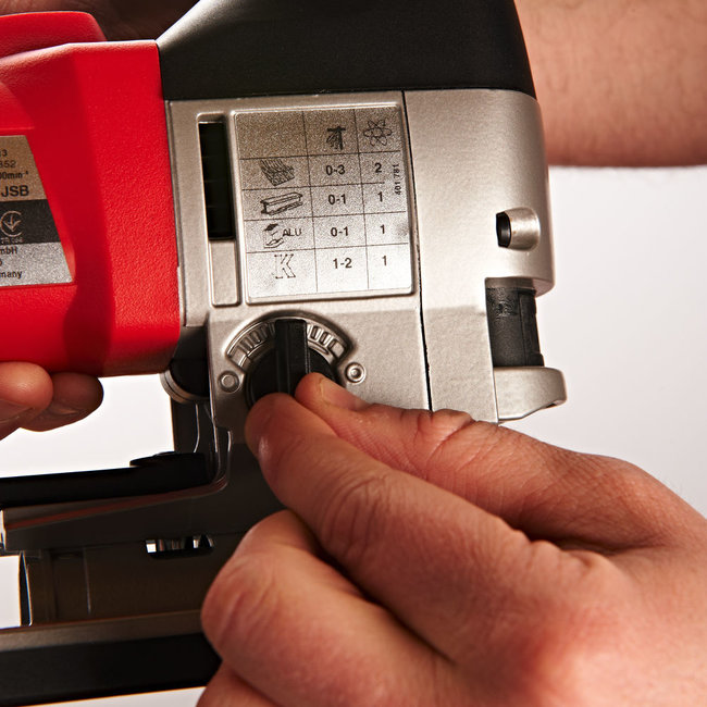 Milwaukee HD18JSB-0 decoupeerzaagmachine middengreep