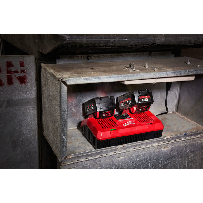 Milwaukee M18DFC Dual Bay Snellader