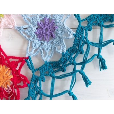 Durable Haakpakket: Colourful Cosy Flower Shawl