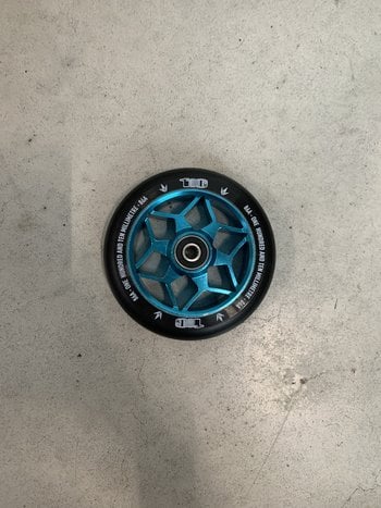 Blunt Envy Diamond Wheels Blue