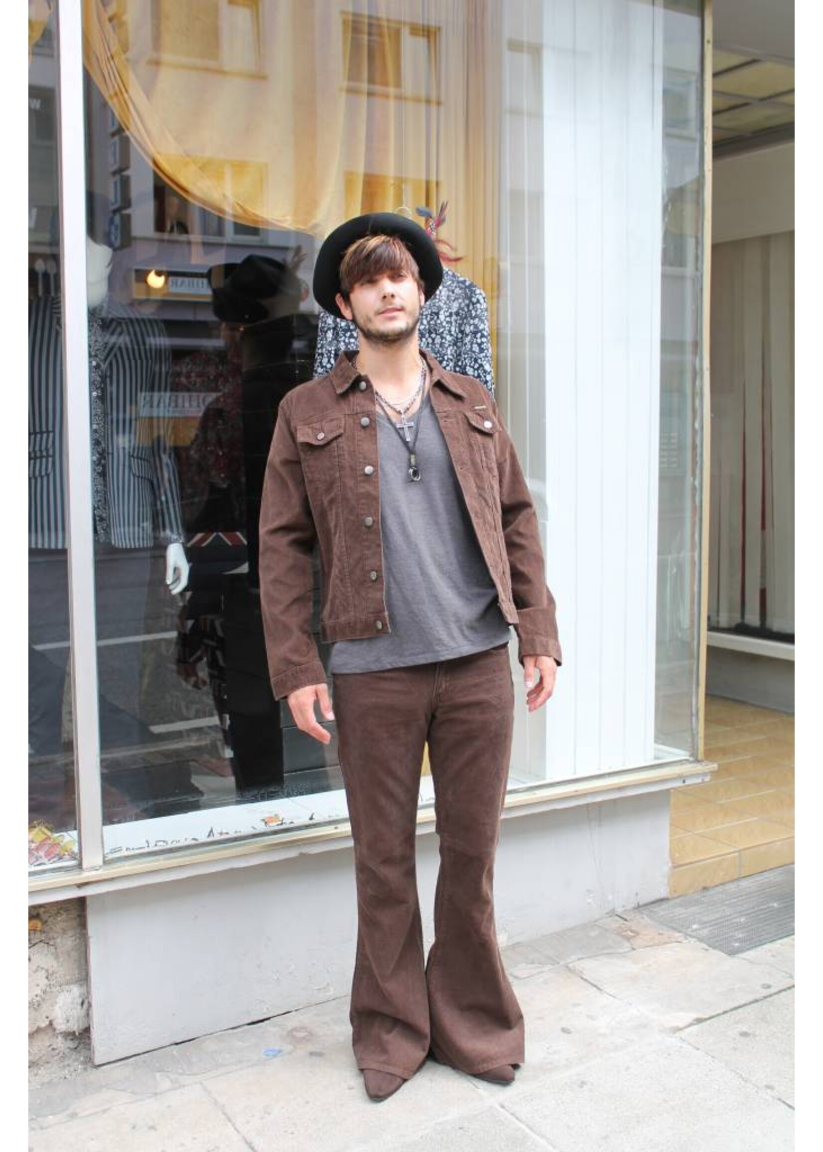 Cordhose mit Schlag braun