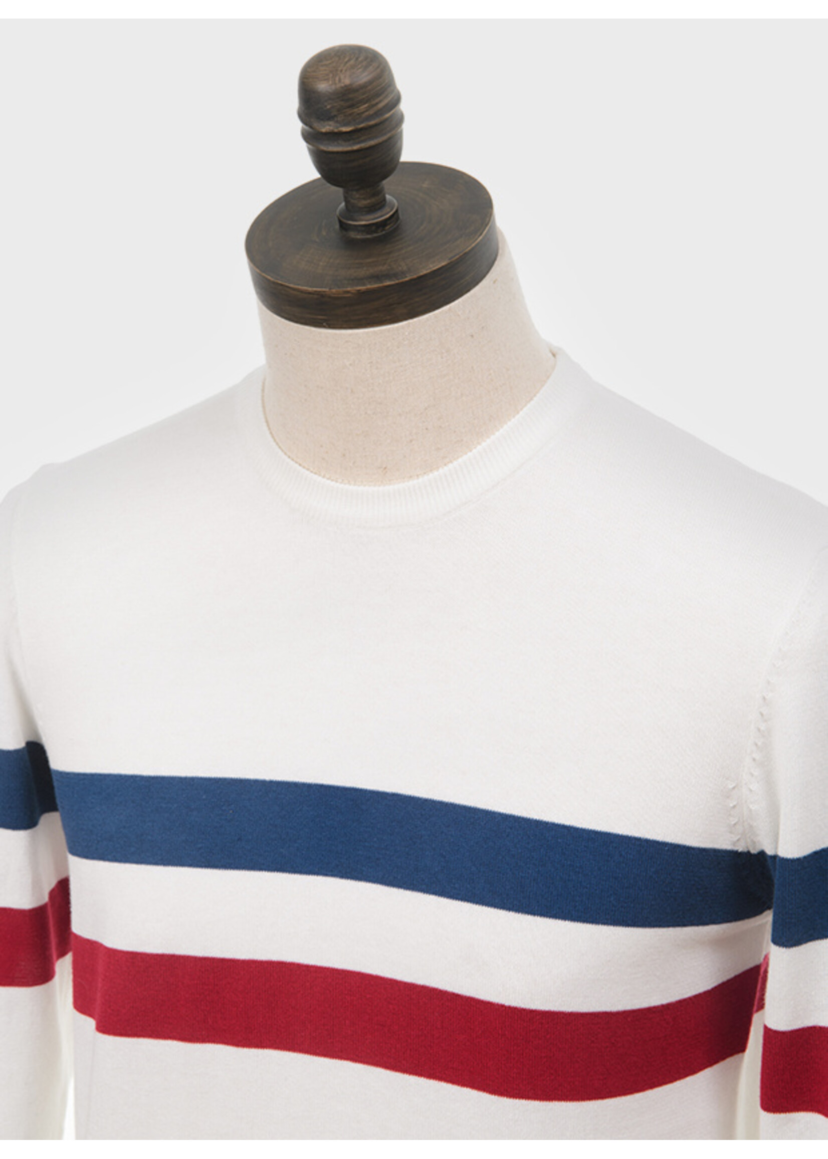 Pulli mit farbigen Streifen