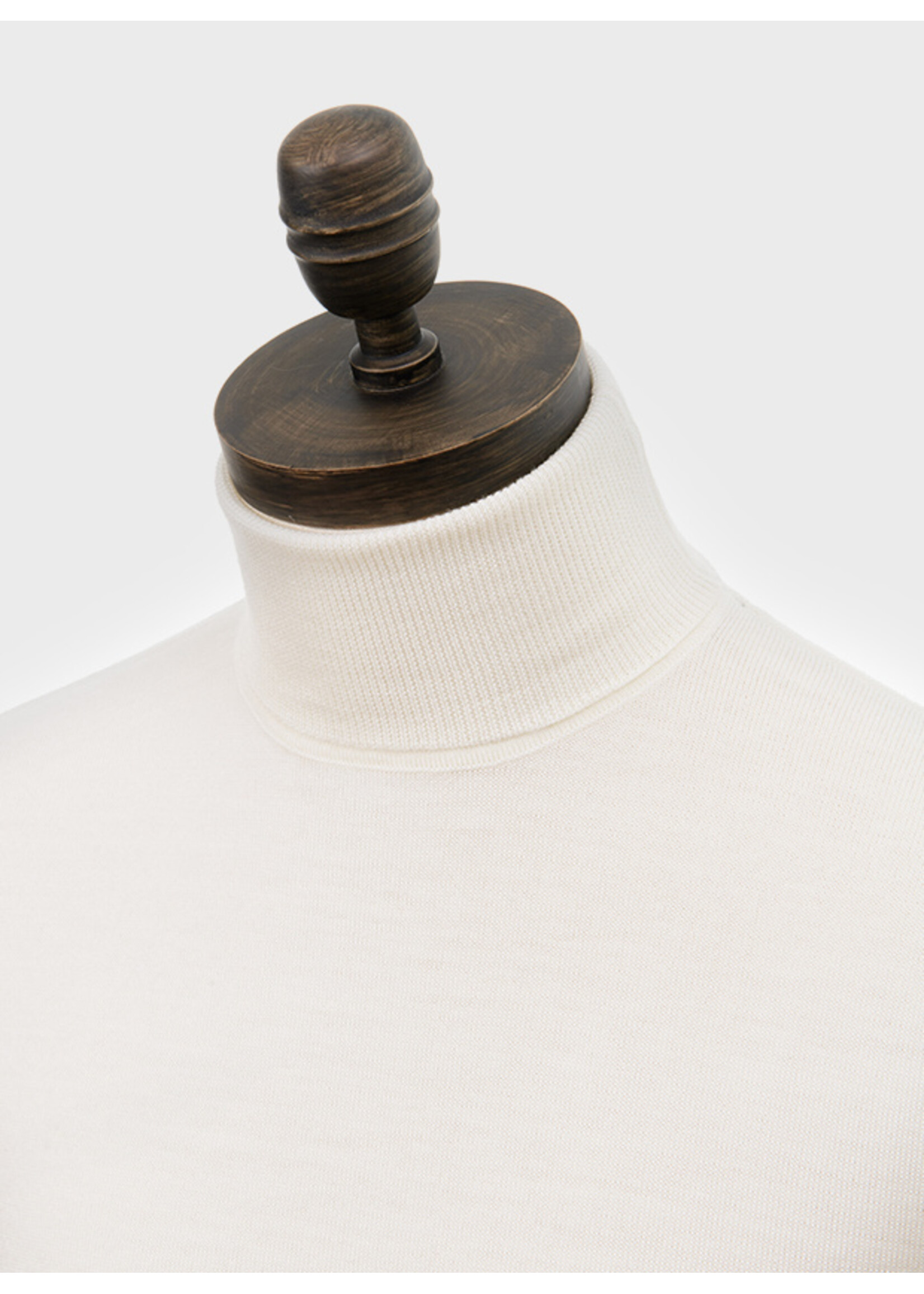 Rollkragenpullover in creme