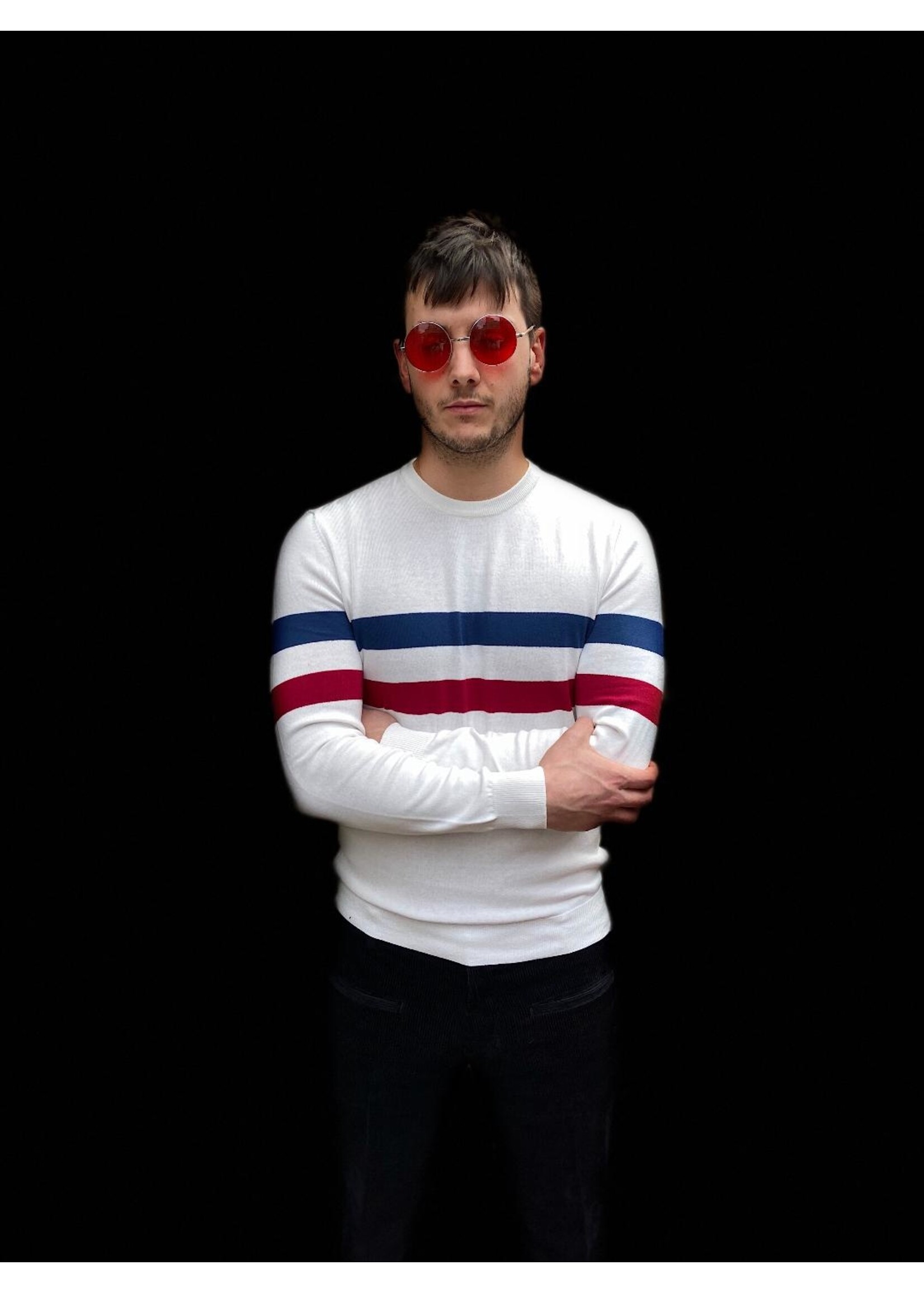 Pulli mit farbigen Streifen