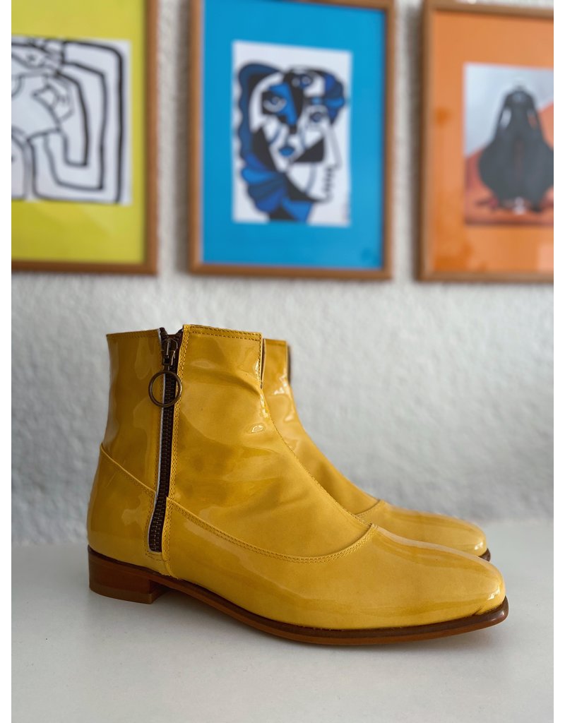 Dr. Watson Shoemaker Mod Boots in gelb