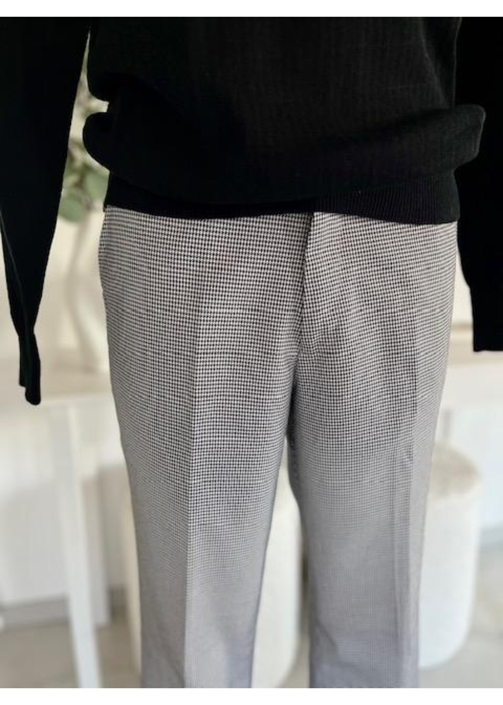 Schmal geschnittene Hose mit Hahnentritt