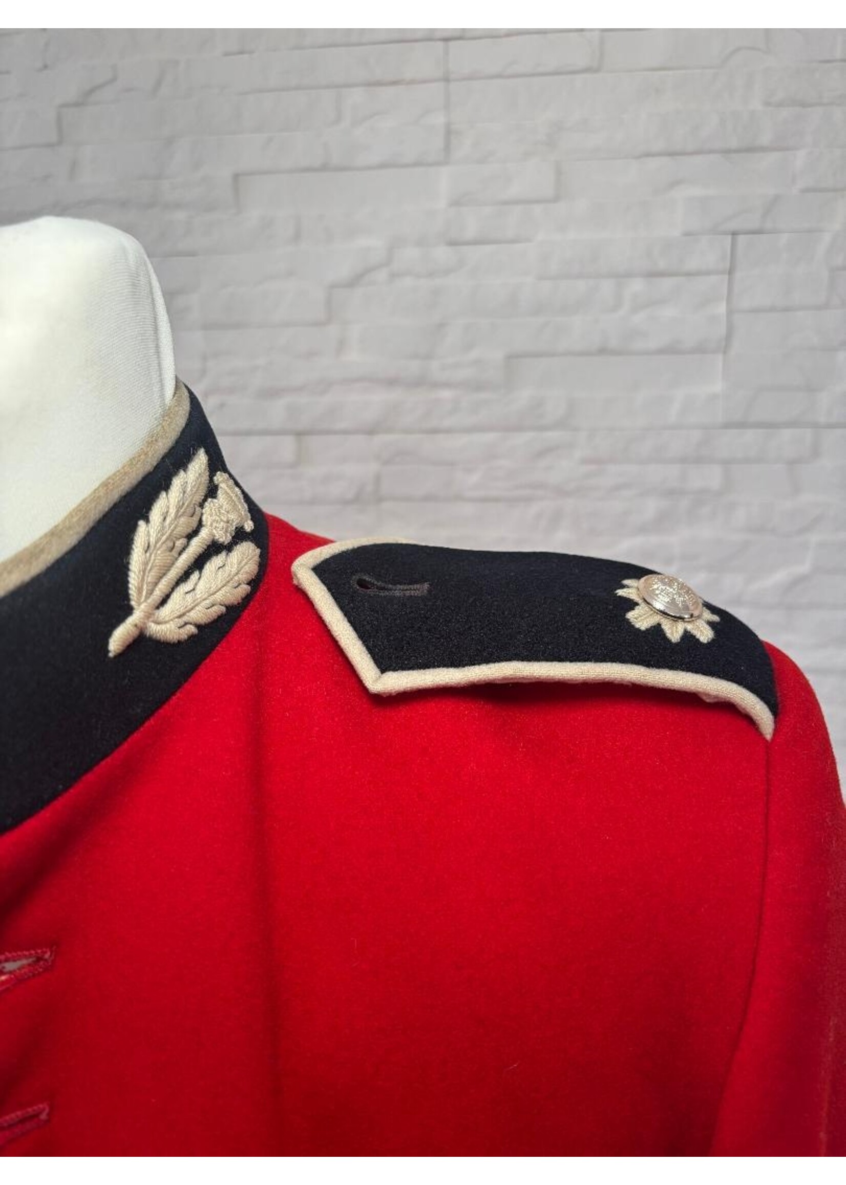 Uniformjacke in rot