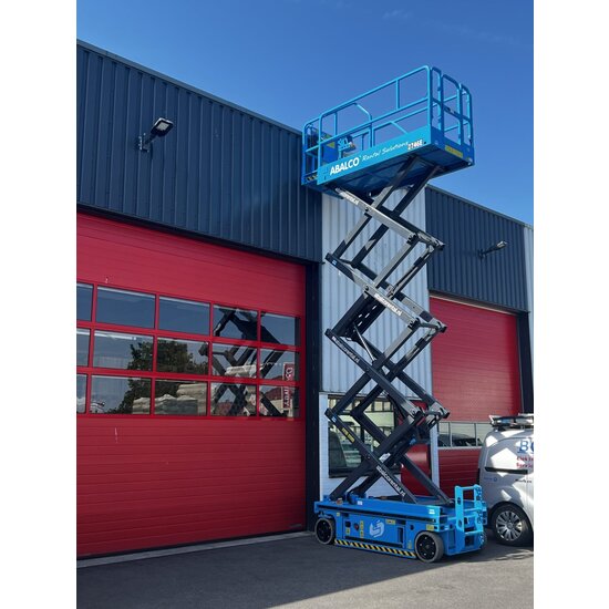 Abalco Rental Schaarhoogwerker 8.5 m huren – elektrisch, veilig & veelzijdig