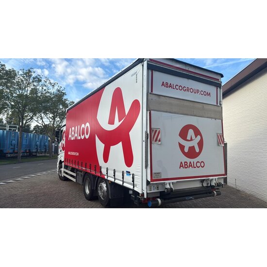 Huchem  Vrachtwagen met laadklep & schuifzeilen – 14 ton Euro6 met chauffeur