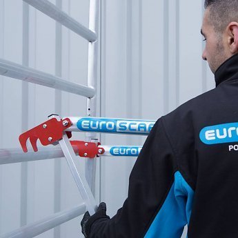 Euroscaffold Steigertransporter met 10,2 rolsteiger