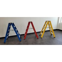 showroom modellen en licht gebruikte rolsteigers