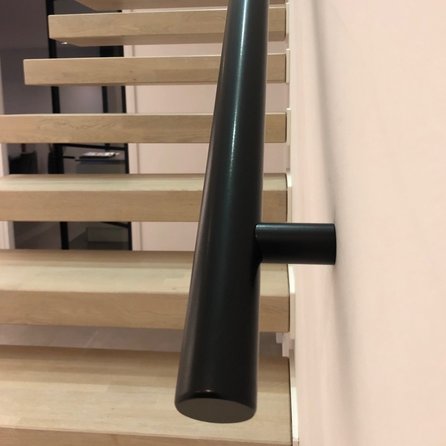 Zwarte trapleuning (gecoat) op maat - rond - incl. leuninghouders TYPE 14 - coating zwart RAL 9005