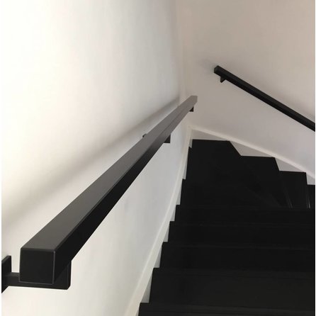 Zwarte trapleuning (gecoat) op maat - vierkant (40x40 mm) - incl. leuninghouders TYPE 11 - coating zwart RAL 9005