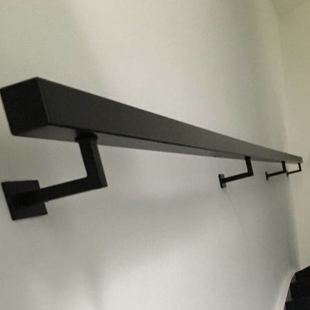 Zwarte trapleuning (gecoat) op maat - vierkant (40x40 mm) - incl. leuninghouders TYPE 11 - coating zwart RAL 9005